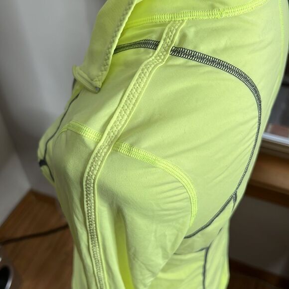 Zella 1/4 Zip Running Jacket - Picture 9 of 13